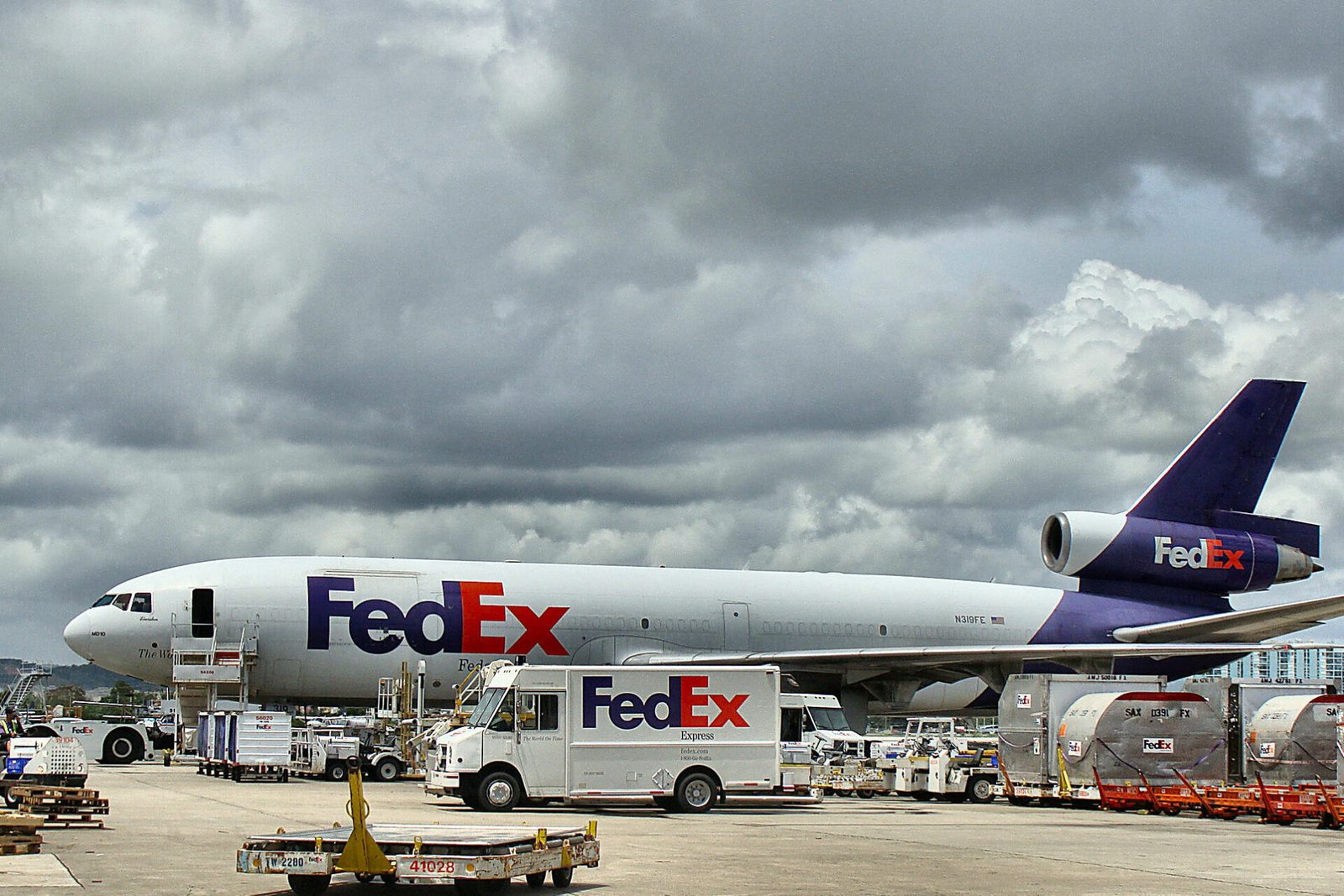 FedEx_-_Federal_Express_McDonnell_Douglas_DC-10-30(F)_N319FE_(cn_47820-317)_(4196174034)