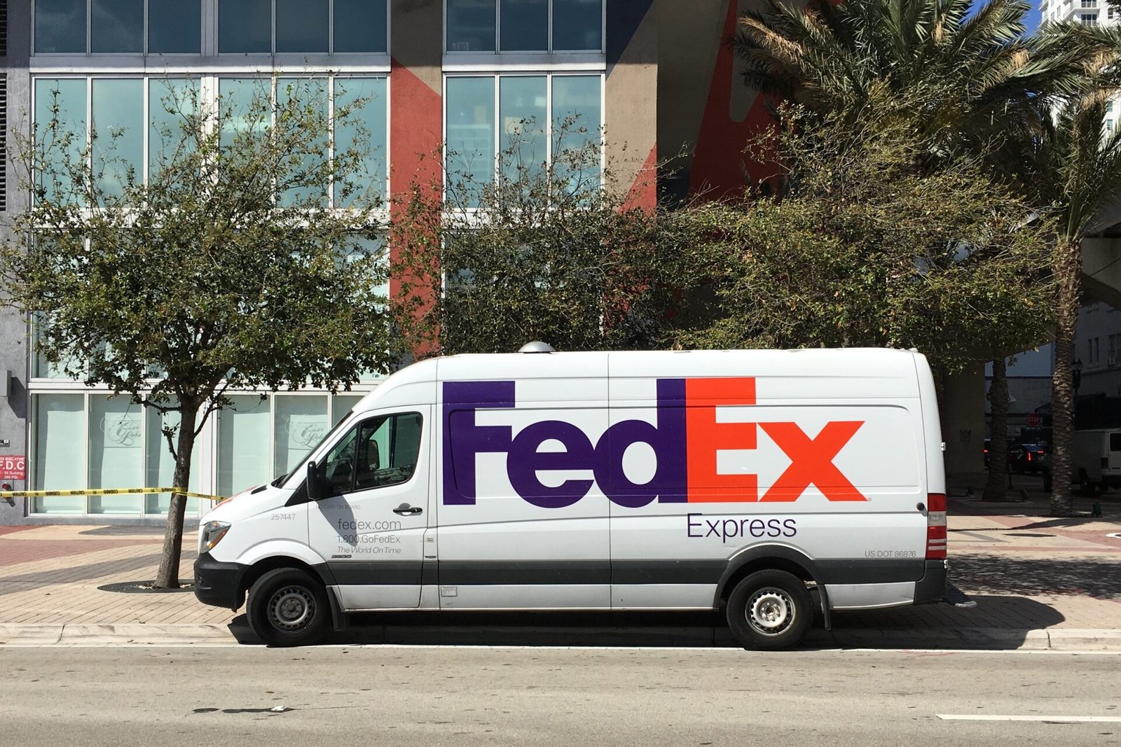 FedEx_Truck_Downtown_Miami_(25706470807)