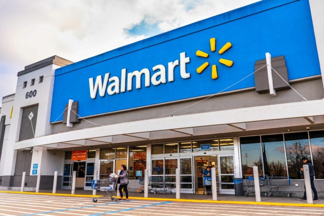 WALMART-STOREFRONT-iStock-1205217071
